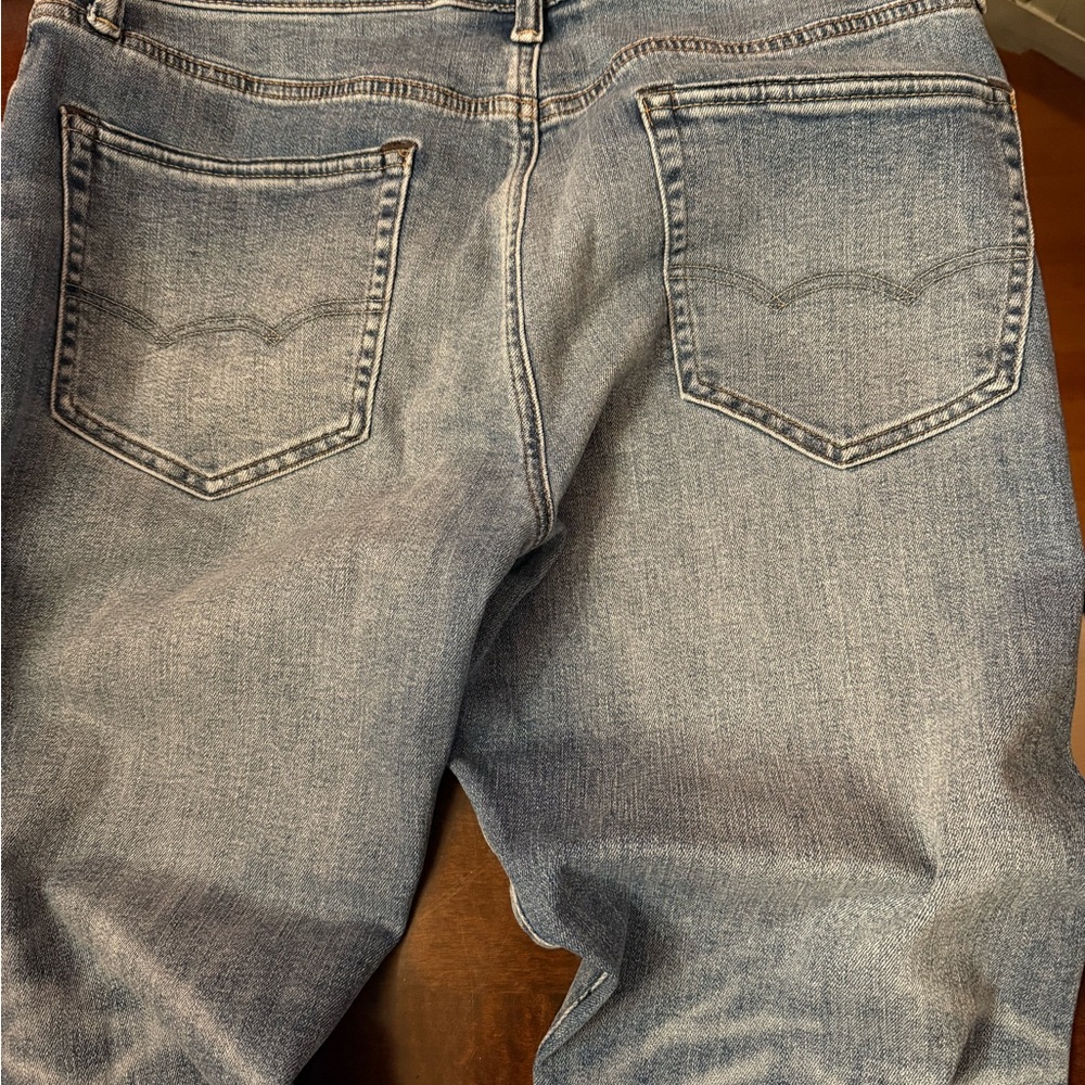 American Eagle 33x30 Men’s Athletic Fit - Picture 5 of 5